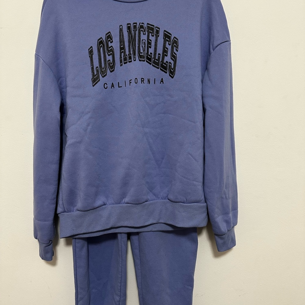 Cozy LA Vibes Matching Set - Sweatshirt + Joggers